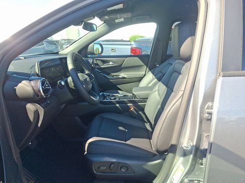 New 2027 Chevrolet Equinox LT w/ Convenience Package II FWD image 6