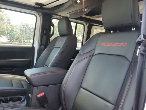 Used 2024 Jeep Wrangler Unlimited Rubicon AWD/4WD image 17