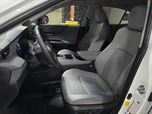 Certified 2022 Toyota Venza LE image 15