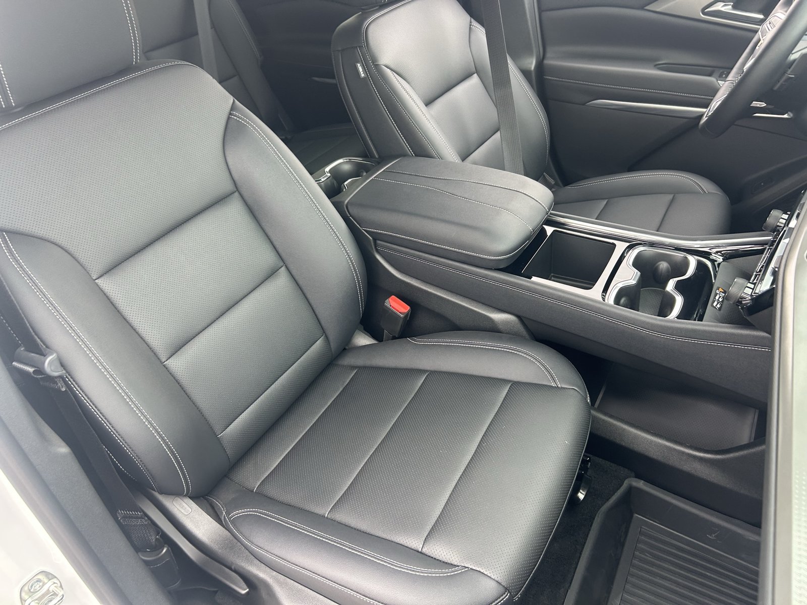 Certified 2026 Chevrolet Traverse LT w/ LPO, Floor Liner Package FWD image 10