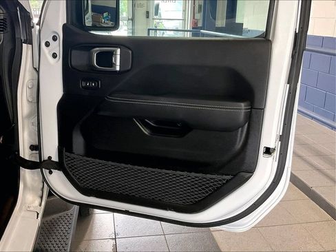 Used 2023 Jeep Wrangler Unlimited Sahara AWD/4WD image 12