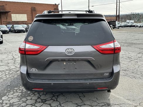 Used 2017 Toyota Sienna XLE Premium image 7
