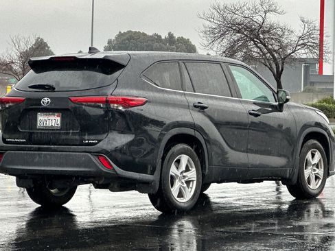 Used 2021 Toyota Highlander LE image 4