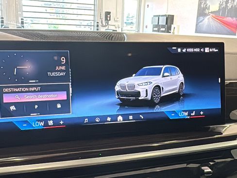Used 2024 BMW X5 xDrive40i w/ M Sport Package AWD/4WD image 16
