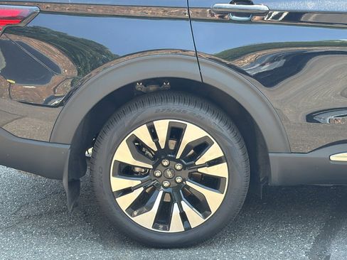 Certified 2025 Ford Explorer Platinum w/ LUX Leather Package AWD/4WD image 9