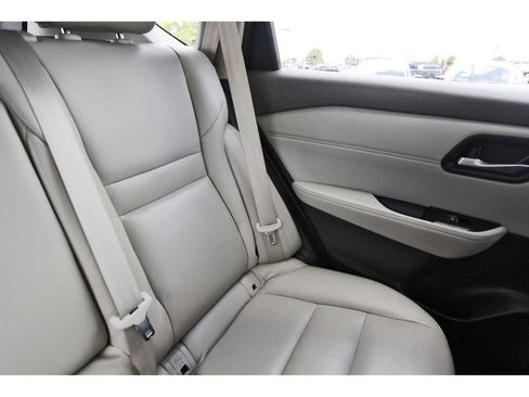 Used 2023 Nissan Rogue SL image 11