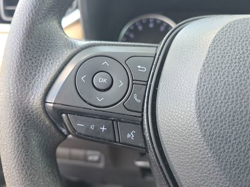 Used 2021 Toyota RAV4 XLE w/ Convenience Package FWD image 20