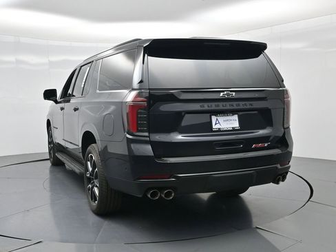 Used 2025 Chevrolet Suburban RST image 21