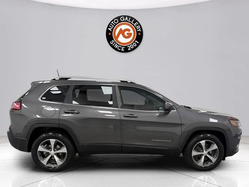 Used 2019 Jeep Cherokee Limited FWD image 2