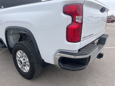 Used 2024 Chevrolet Silverado 2500 LT w/ Convenience Package image 19