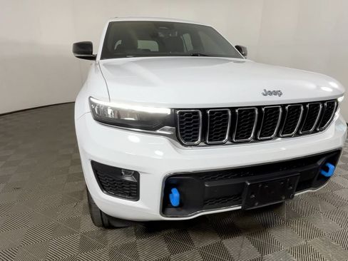 Used 2023 Jeep Grand Cherokee Overland w/ Luxury Tech Group IV AWD/4WD image 13