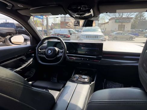 Used 2025 BMW 530i RWD image 16