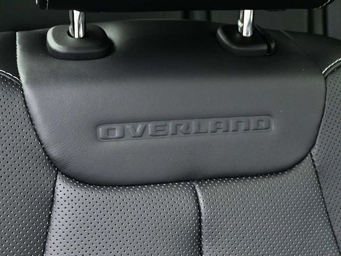 Used 2023 Jeep Grand Cherokee Overland w/ Luxury Tech Group IV AWD/4WD image 41