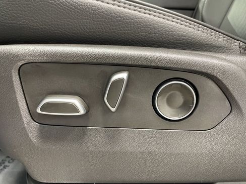 Used 2024 GMC Sierra 3500 Denali image 29