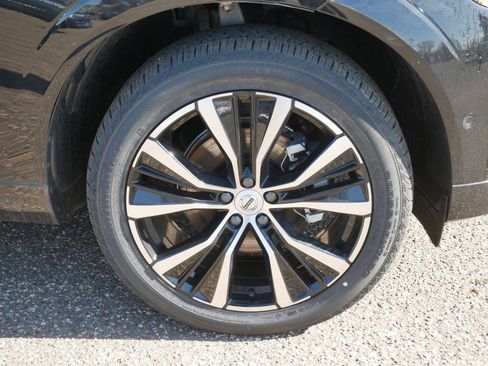 New 2025 Volvo XC60 B5 Plus w/ Climate Package image 4