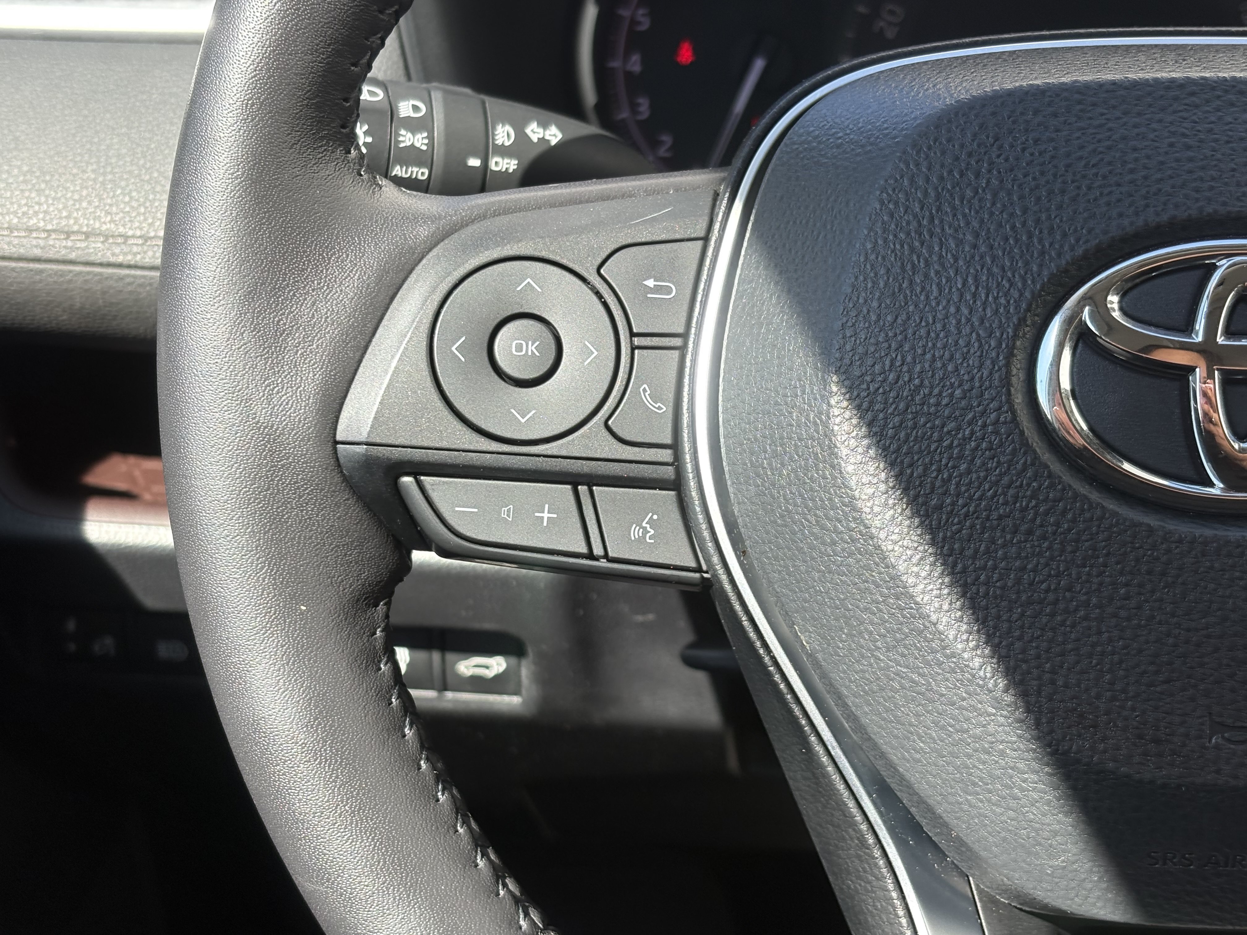Used 2022 Toyota RAV4 Limited AWD/4WD image 16