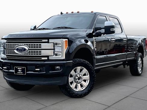 Used 2019 Ford F350 Platinum w/ Platinum Ultimate Package AWD/4WD image 35