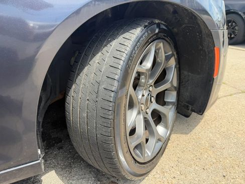 Used 2018 Chrysler 300 S w/ 300S Premium Group RWD image 28