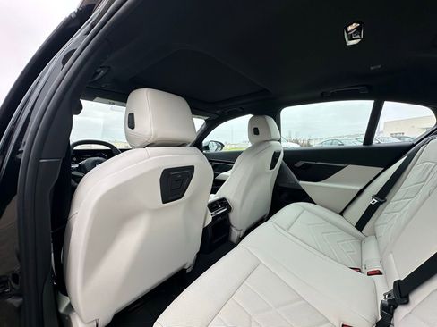 Certified 2025 BMW 530i image 26