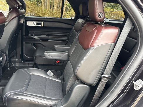 Used 2020 Ford Explorer Platinum w/ Premium Technology Package image 37