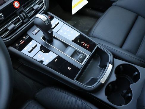 New 2025 Porsche Macan image 25