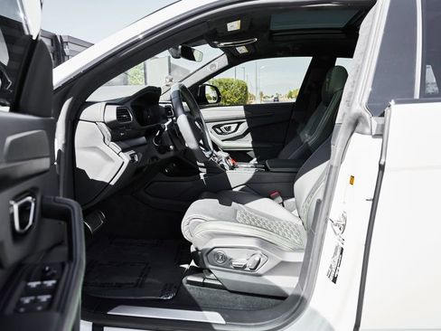 Used 2021 Lamborghini Urus image 26