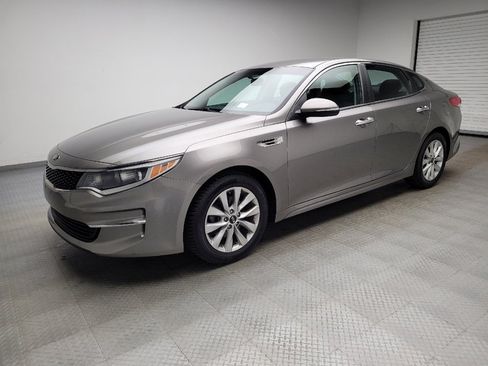 Used 2018 Kia Optima LX w/ 17" Alloy Wheels Package FWD image 2