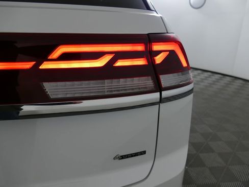 Used 2024 Volkswagen Atlas Cross Sport SEL Premium R-Line image 2