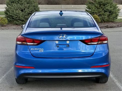 Used 2017 Hyundai Elantra SE image 4