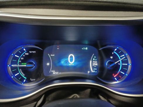 Used 2024 Chrysler Pacifica Select image 10