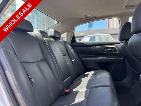 Used 2016 Nissan Altima 3.5 SL w/ 3.5 Technology Package FWD image 11