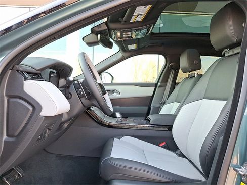 New 2026 Land Rover Range Rover Velar Dynamic SE image 9