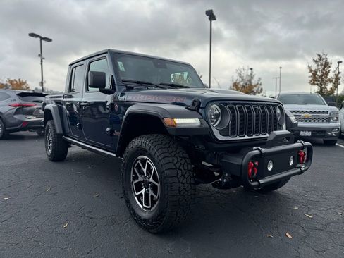 Used 2025 Jeep Gladiator Rubicon w/ Technology Group image 4