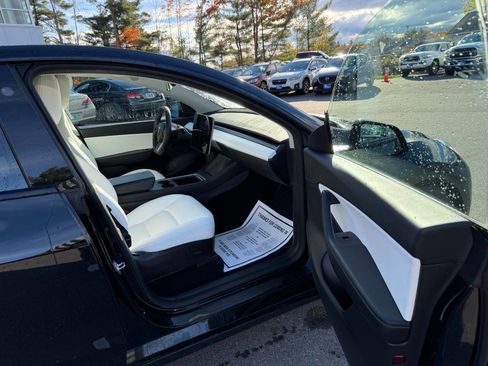 Used 2021 Tesla Model Y Long Range image 7