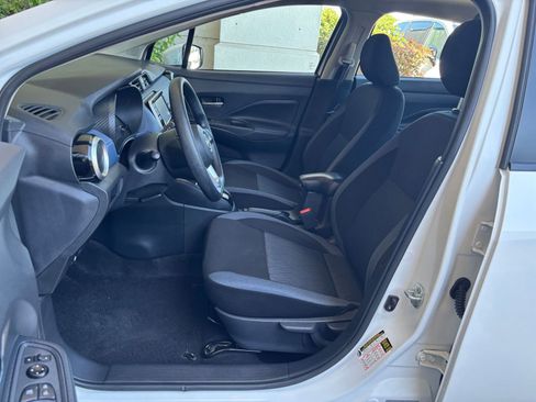 Used 2025 Nissan Versa SV FWD image 36
