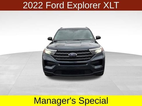 Used 2022 Ford Explorer XLT image 2