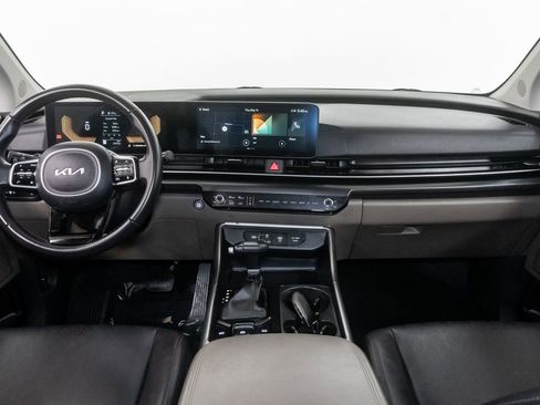 Used 2025 Kia Carnival FWD image 30