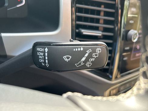 Used 2022 Volkswagen Atlas Cross Sport SE image 30