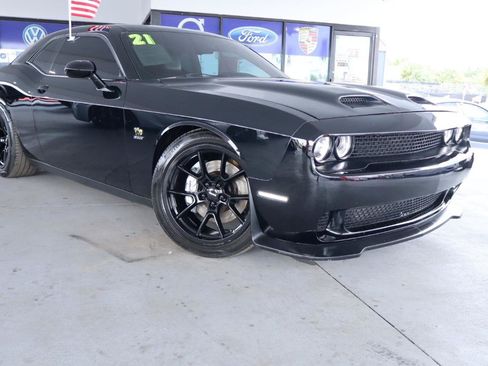 Used 2021 Dodge Challenger R/T Scat Pack w/ Driver Convenience Group RWD image 3