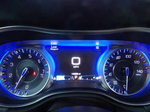 Used 2016 Chrysler 300 C AWD/4WD image 30