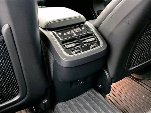 Certified 2023 Volvo XC60 B5 Ultimate w/ Climate Package image 30