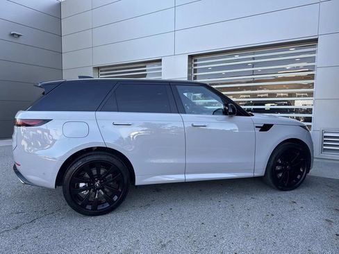 Used 2025 Land Rover Range Rover Sport Dynamic SE AWD/4WD image 8