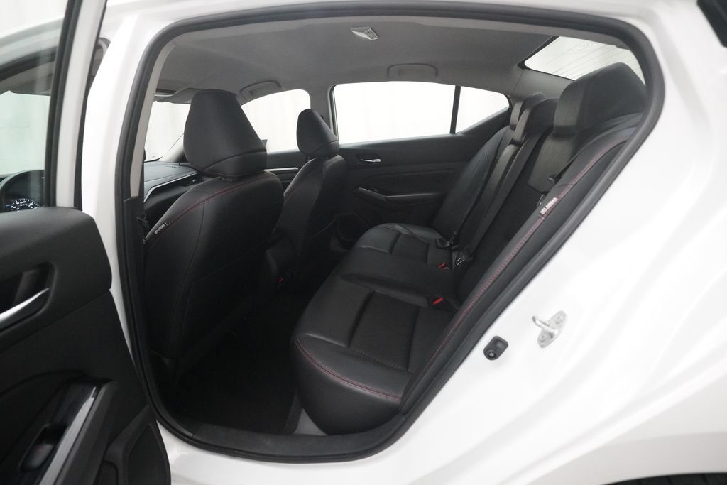 Used 2024 Nissan Altima 2.5 SR FWD image 15