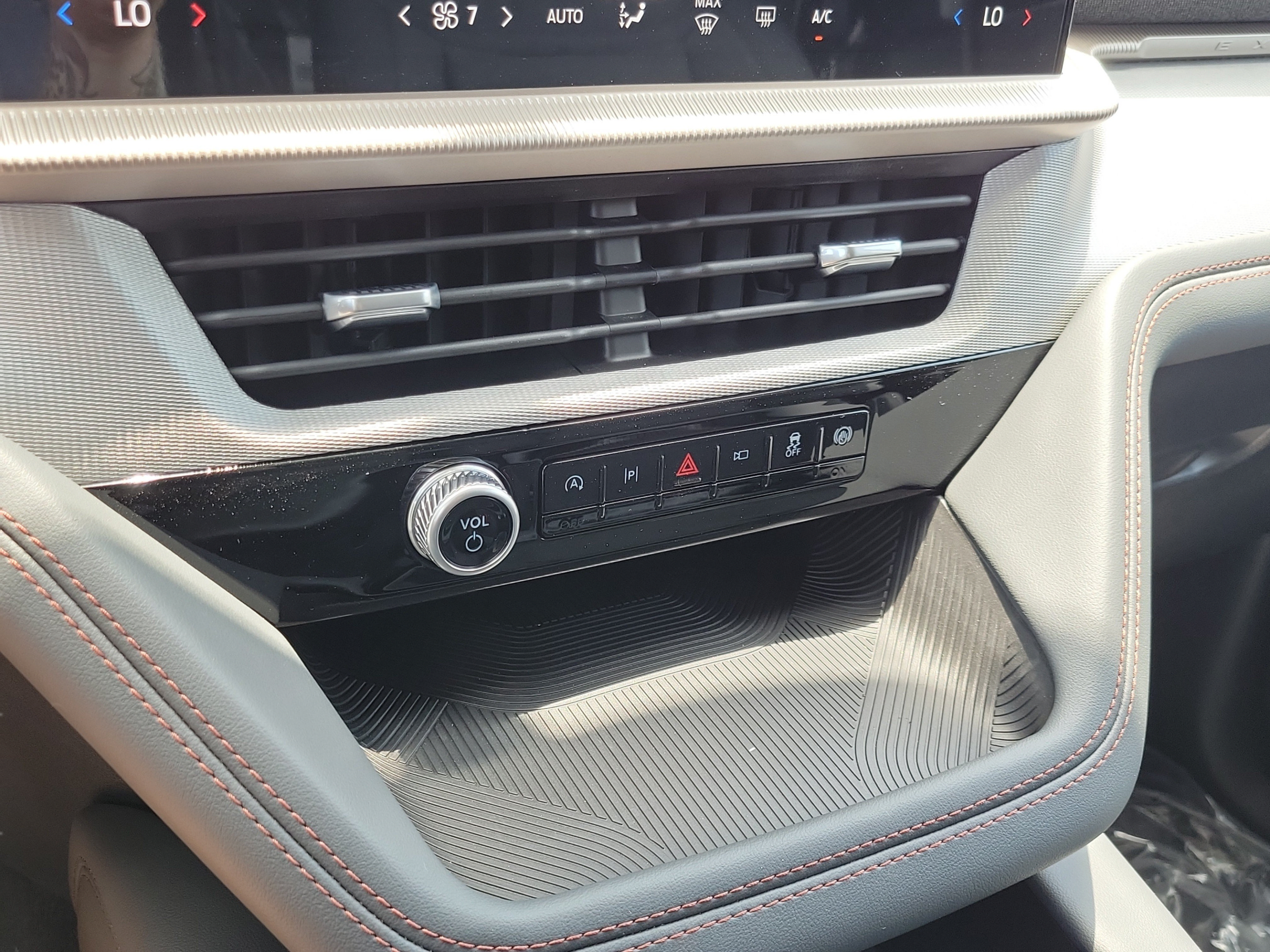 New 2026 Ford Explorer Active AWD/4WD image 26