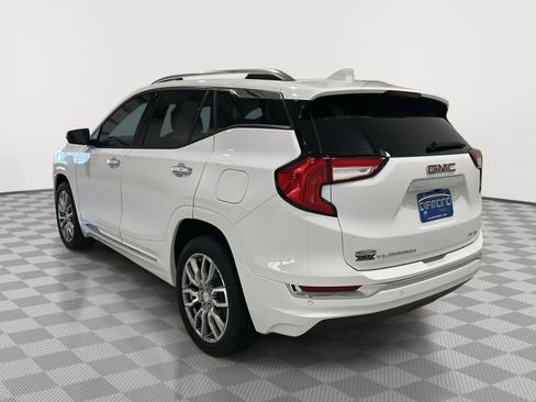 Used 2024 GMC Terrain Denali image 3