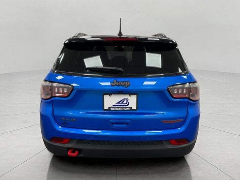 Used 2025 Jeep Compass Trailhawk AWD/4WD image 4