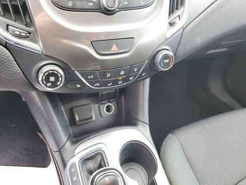 Used 2018 Chevrolet Cruze LT w/ Convenience Package image 20
