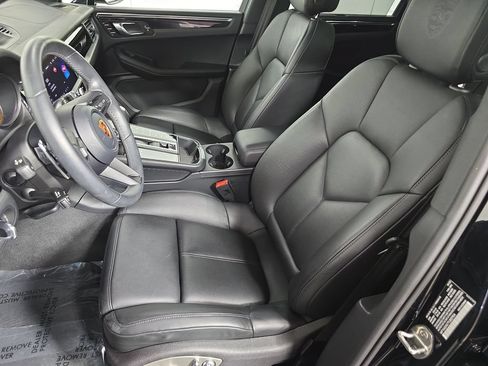 Certified 2026 Porsche Macan AWD/4WD image 5