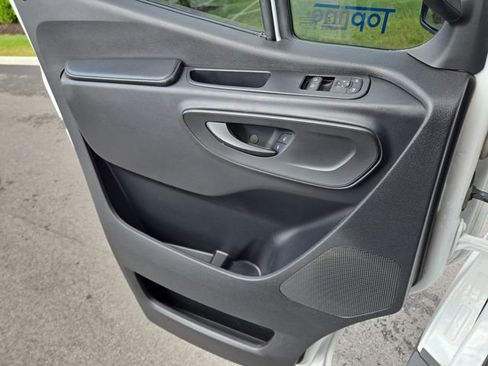 Used 2022 Mercedes-Benz Sprinter 2500 image 21