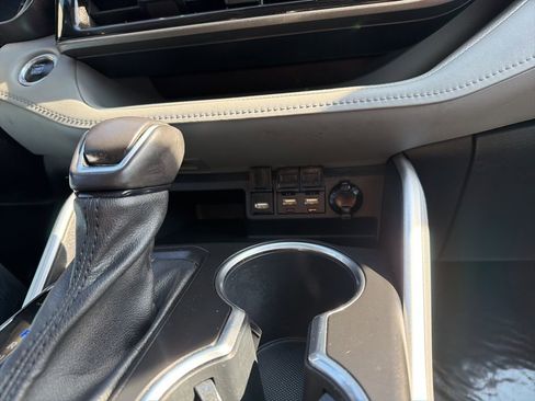 Used 2021 Toyota Highlander XLE image 30